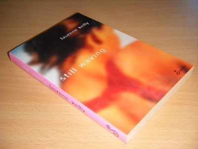 Boek met de titel: Still Waving