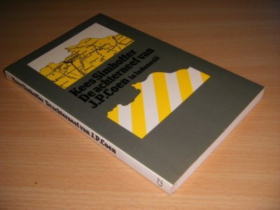 Tweedehands boek: De achterneef van J.P. Coen van auteur Kees Simhoffer - Paperback, vlekjes op bladsnede, in goede staat.