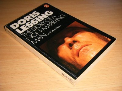 Tweedehands boek: The Story of a Non-Marrying Man and Other Stories van auteur Doris Lessing - Pocket, discoloured spine, name on title page, in good condition.