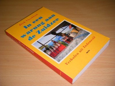 Tweedehands boek: In een warung aan de Zuidzee van auteur Dirk Vlasblom - Paperback, vlekjes op bladsnede, in goede staat.