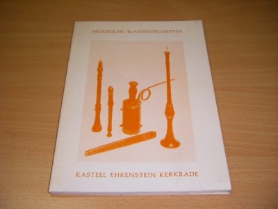 Tweedehands boek: Historische blaasinstrumenten  van auteur Drs. R.J.M. vna Acht, dr. C.C.J. von Gleich en drs. D.M. Klerk - Paperback, in goede staat. Geillustreerd.