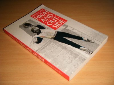 Tweedehands boek: High and Outside van auteur Linnea A. Due - Paperback, traces of use, in good condition.