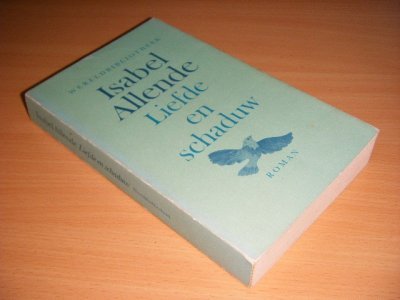 Boek met de titel: Liefde en schaduw