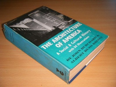 Tweedehands boek: The Architecture of America van auteur John Burchard and Albert Bush-Brown - Hardcover with dustjacket, traces of use, in good condition. With illustrations.