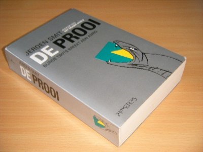 Tweedehands boek: De prooi van auteur Jeroen Smit - Paperback met flappen, naam op titelblad, met leesvouwen, in goede staat.