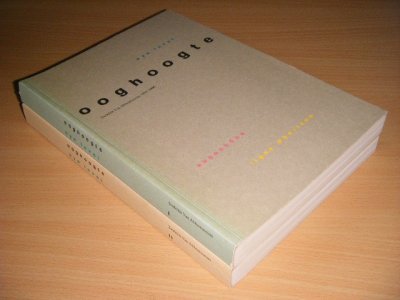 Tweedehands boek: Ooghoogte. van auteur R.H. Fuchs - Paperback, in goede staat. Geillustreerd.