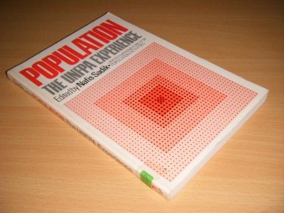 Tweedehands boek: Population van auteur Nafis Sadik (ed.) - Paperback, with library sticker, in good condition.
