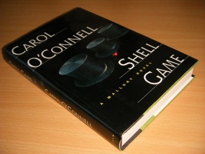 Tweedehands boek: Shell Game van auteur Carol O'Connell - Hardcover with dustjacket, in excellent condition.
