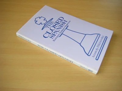 Tweedehands boek: The Closed Spanish van auteur Anatoly Bikhovsky  - Engelstalige paperback, in zeer goede staat. Normale notatie (met symbolen). 