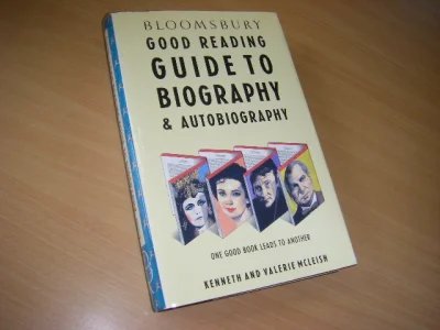 Tweedehands boek: Bloomsbury Good Reading Guide to Biography & Autobiography van auteur Kenneth McLeish Valerie McLeish  - Engels. Gebonden met omslag. Schutblad beschreven, verder in zeer goede staat. 