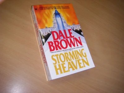 Tweedehands boek: Storming Heaven van auteur Dale Brown  - Engelstalige paperback, in zeer goede staat