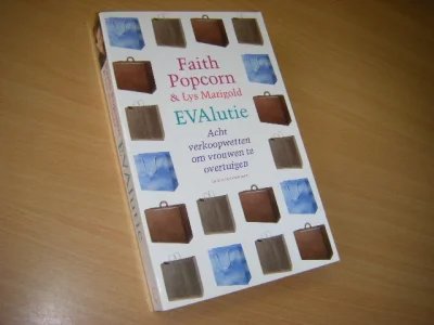 Tweedehands boek: EVAlutie. Acht verkoopwetten om vrouwen te overtuigen van auteur Faith Popcorn en Lys Marigold - Paperback, in zeer goede staat