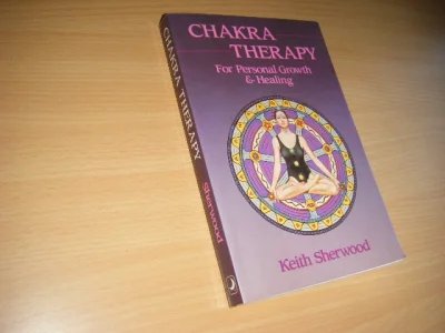 Boek met de titel: Chakra Therapy
