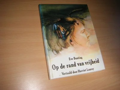Boek met de titel: Op de rand van vrijheid