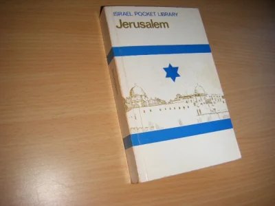 Tweedehands boek: Jerusalem van auteur Michael Avi-Yonah  - Engelstalige pocket, naam voorin, in redelijk tot goede staat