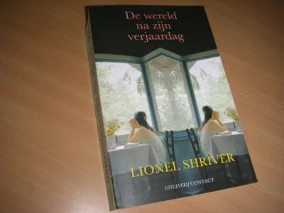Boek met de titel: De wereld na zijn verjaardag