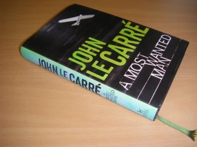Tweedehands boek: A Most Wanted Man van auteur John Le Carré  - Gebonden met omslag. In het Engels. In zeer goede staat. Met leeslint. Eerste druk.