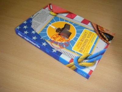 Boek met de titel: Right behind you