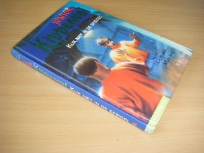 Boek met de titel: Kijk niet in de spiegel