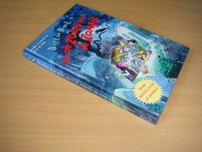 Tweedehands boek: Bert en Bart en de zoen van de zombie van auteur Tjibbe Veldkamp  - Hardcover, in zeer goede staat