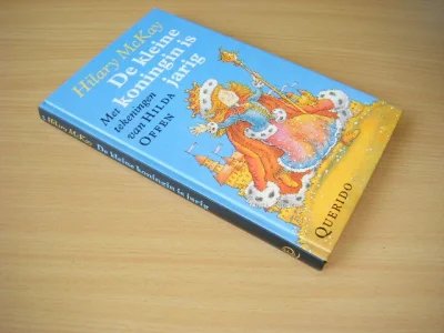Boek met de titel: De kleine koningin is jarig