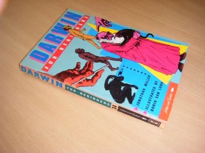 Tweedehands boek: Darwin for Beginners van auteur Jonathan Miller  - Engelse paperback, leesvouw op de rug, algemeen exlibris voorin, wetenschap in stripvorm, in redelijke staat