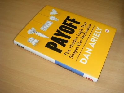 Tweedehands boek: Payoff van auteur Dan Ariely  - Gebonden met omslag, in het Engels, in zeer goede staat 