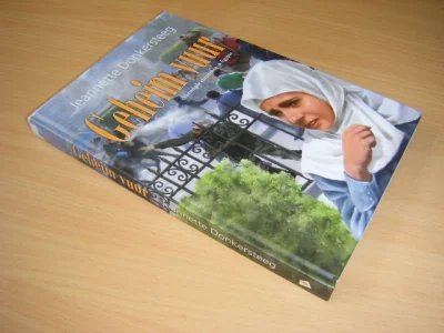 Tweedehands boek: Geheim vuur van auteur Jeannette Donkersteeg  - Vijfde deel over de vervolgde kerk, hardcover, in zeer goede staat