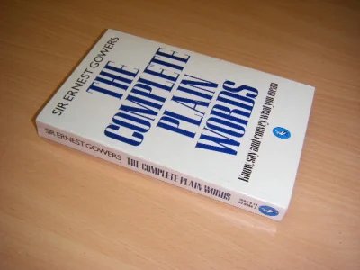 Boek met de titel: The complete plain words