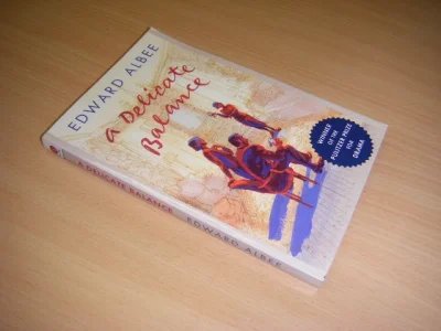 Tweedehands boek: A Delicate Balance. A Play van auteur Edward Albee - Engelstalige paperback, voorkant rechtsboven heeft vouwtje, onderaan viltstiftstreepje. in goede staat