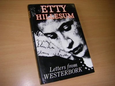 Tweedehands boek: Letters from Westerbork van auteur Etty Hillesum; Arnold J. Pomerans (vert.); Jan G, Gaarland (introd.)  - Gebonden met stofomslag. Engelstalige uitgave. Lichte vochtschade aan het tweede fotokatern. In goede staat