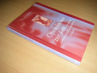 Boek met de titel: Opvoeden kan zeer doen