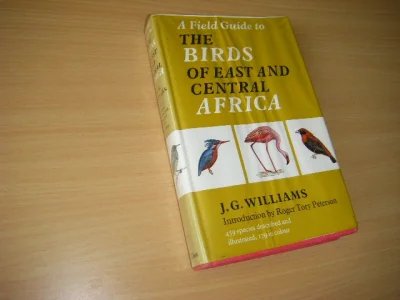 Tweedehands boek: A Field Guide to the Birds of East and Central Africa van auteur John George Williams - Gebonden met omslag (in plastic jasje), in het Engels, met exlibris en enige ter zake doende handgeschreven tekst op de schutbladen, met kleurill., in goede staat