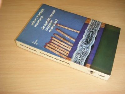 Boek met de titel: de laatste resten tropisch nederland