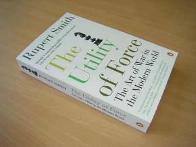 Tweedehands boek: The Utility of Force van auteur Rupert Smith  - Engelstalige Paperback, initialen voorin, in zeer goede staat