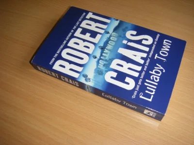 Tweedehands boek: Lullaby Town van auteur Robert Crais  - Engelse pocket, in goede staat