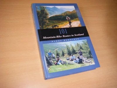 Tweedehands boek: 101 Mountain Bike Routes in Scotland van auteur Harry Henniker  - In het Engels. Hardback, in goede staat. 
