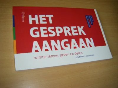 Boek met de titel: Het gesprek aangaan