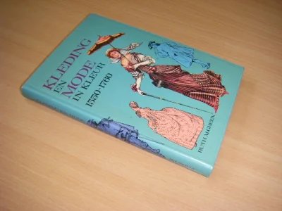 Tweedehands boek: Kleding en mode in kleur 1550 - 1760 van auteur Green, Ruth M. - Gebonden softcover in zeer goede staat