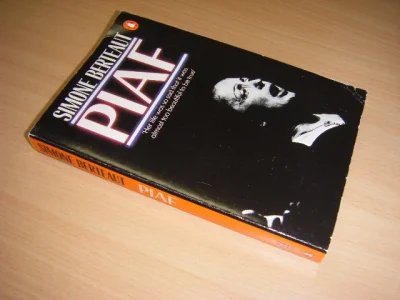 Tweedehands boek: Piaf van auteur Simone Berteaut  - Engelse paperback, hoekjes wat zwak, in goede staat