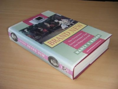 Tweedehands boek: Brand New how enterpreneurs earned consumers trust from wegwood to dell van auteur Nancy Fowler Koehn  - Engelstalige hardcover met stofomslag, ziet er gloed nieuw uit. Geen leesvouwen of geschreven tekst.