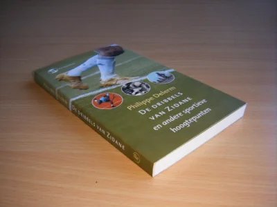 Boek met de titel: De dribbels van Zidane en andere sportieve hoogtepunten