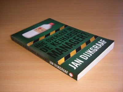 Tweedehands boek: Hoe Overleef ik de Keiharde Manager? van auteur Jan Dijkgraaf - Pocketboek met rechte rug, zonder leesvouwen. In uitstekende staat.