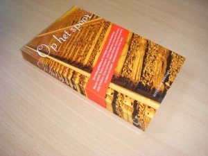 Boek met de titel: Op het spoor: gedichten en verhalen over en in de trein