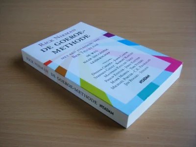 Tweedehands boek: De Goeroe Methode van auteur Rick Nieman - Paperback met rechte rug, zonder leesvouwen. Kleine deuk onderaan de kaft en stempel voorin.