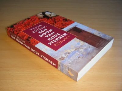 Boek met de titel: Een boom van rode sterren