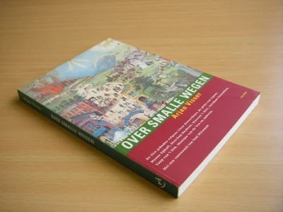 Tweedehands boek: Over smalle wegen van auteur Arjan Visser - Paperback, rechte rug, oogt als nieuw. Uitstekende staat