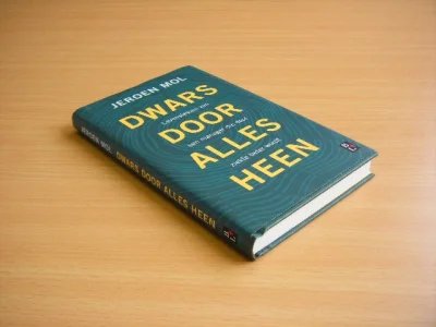 Boek met de titel: Dwars door alles heen. Levenslessen van een manager