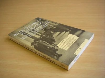 Boek met de titel: Bij de Zusters op Kostschool