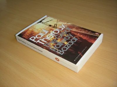 Tweedehands boek: The Great Railway Bazaar van auteur Paul Theroux  - Engelstalige paperback met rechte rug zonder leesvouwen. Onbeschreven. Erg mooi exemplaar!
